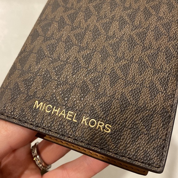 Michael Kors Wallet - Picture 6 of 7